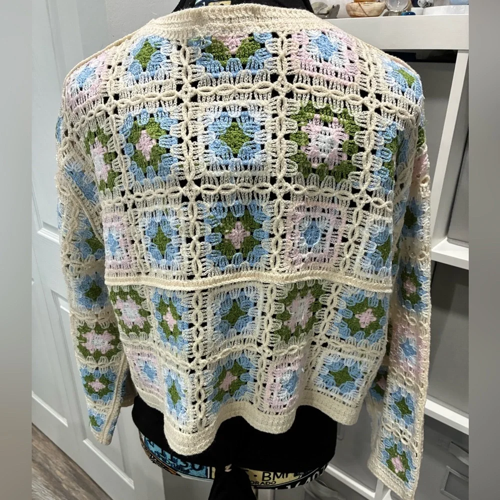 Crochet Knit Cropped Sweater with Pastel Squares - Picture 3 of 5